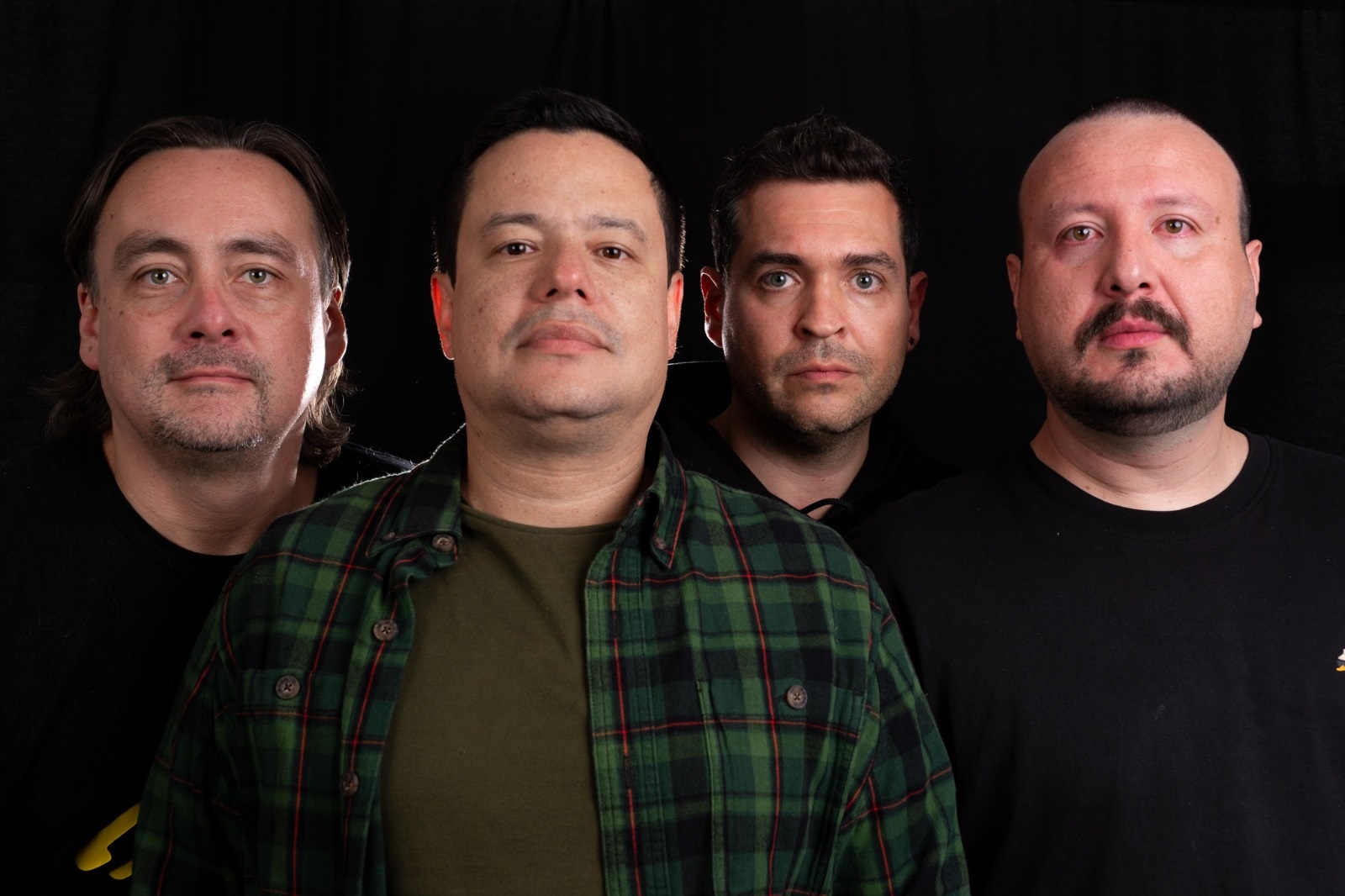 La banda de rock colombiana Cañón lanza sus dos primeros proyectiles musicales