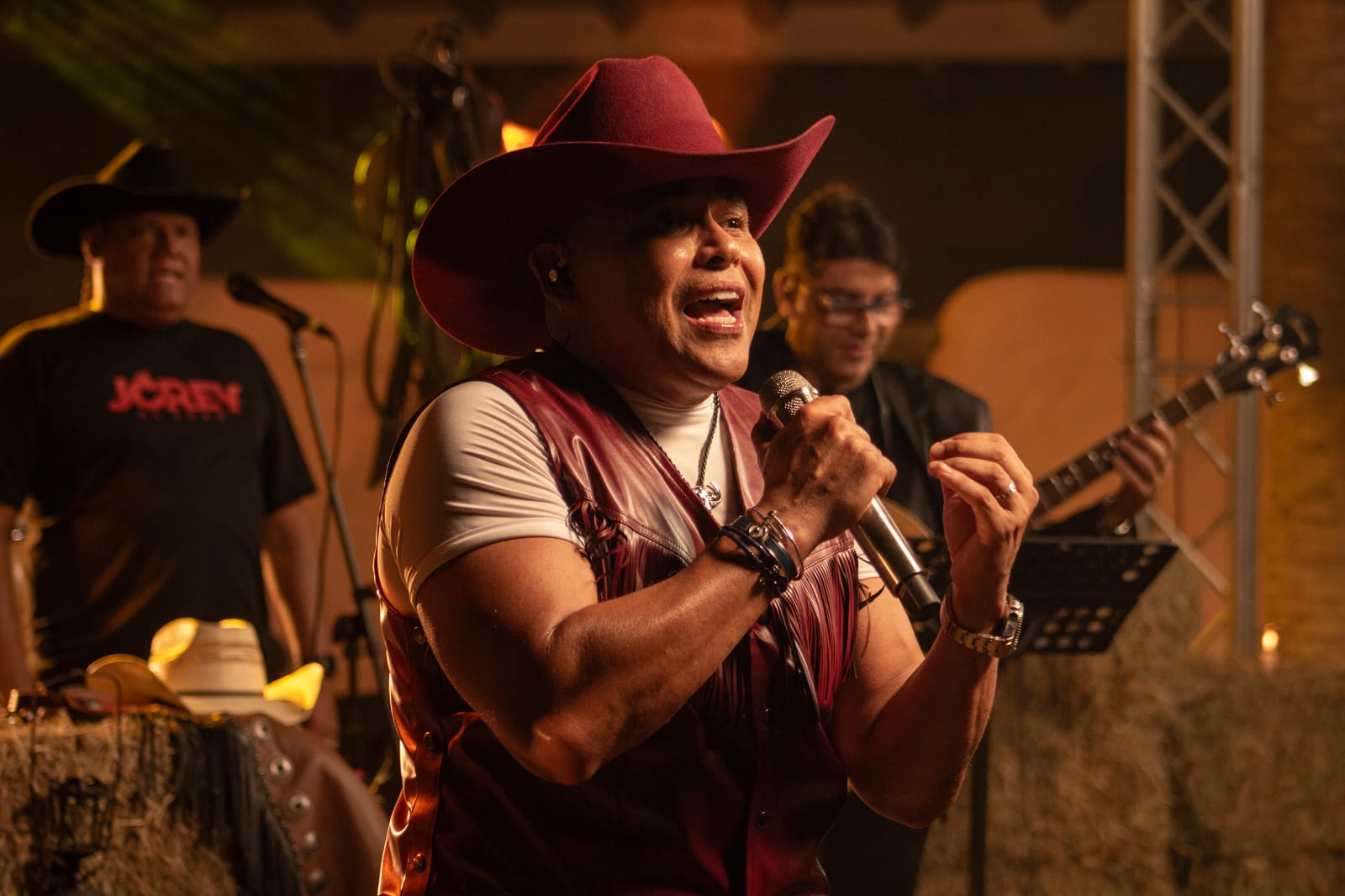 JC Rey presenta el sencillo “Eres una en un millón” con su característica esencia regional mexicana
